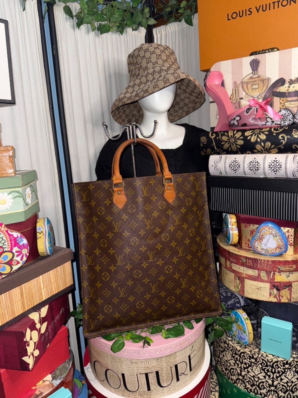 CHIC LOUIS VUITTON MONOGRAM GM TOTE! - Picture 9 of 17